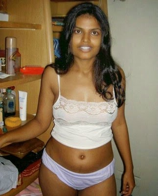 chennai aunty removing saree and getting nude (5)